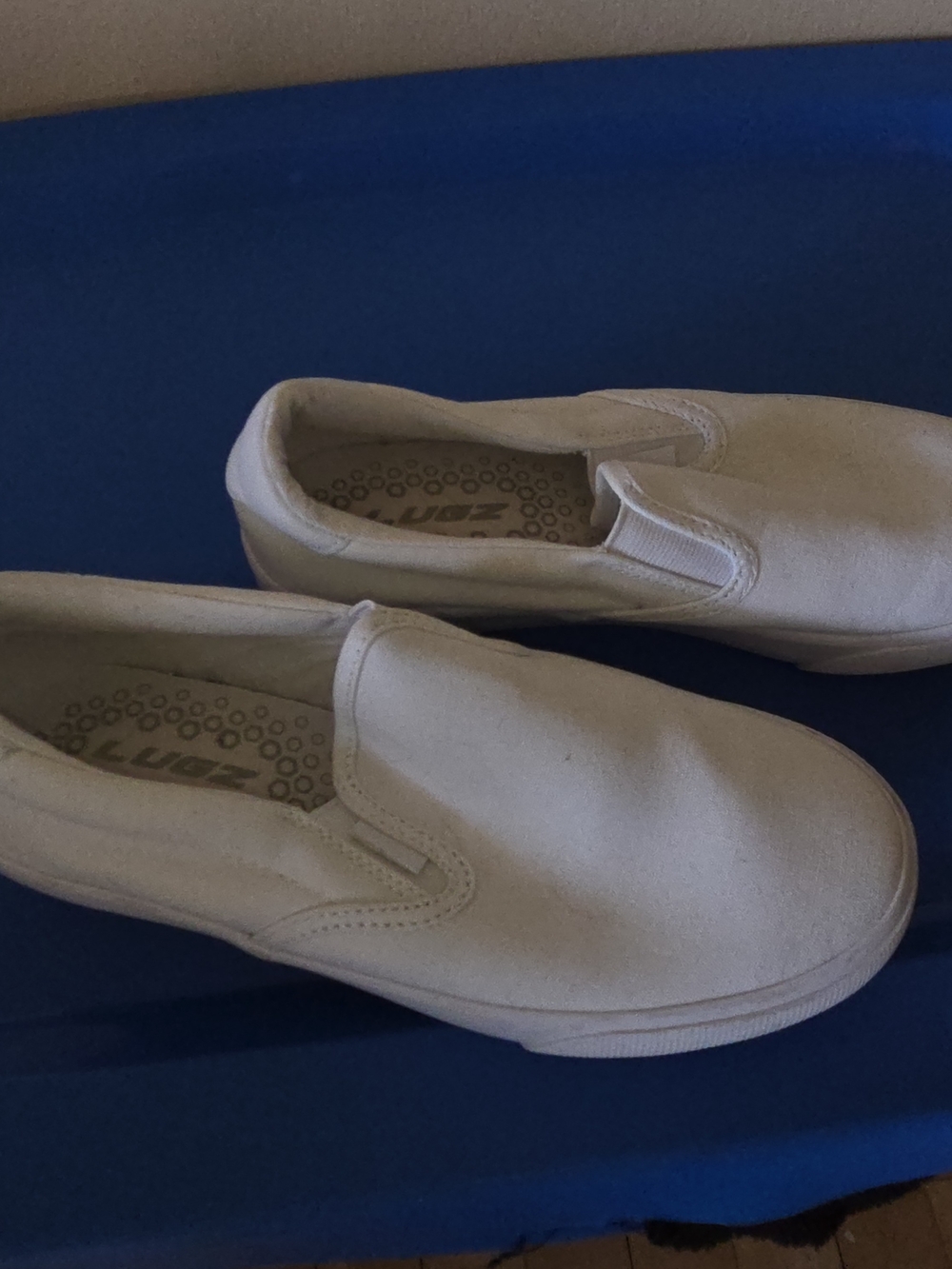 Womens size 7.5 LUGZ white canvas tennis shoe